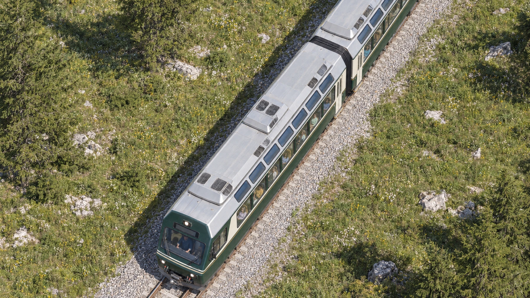 Overhead crossing, derived from the same Sunburst train master